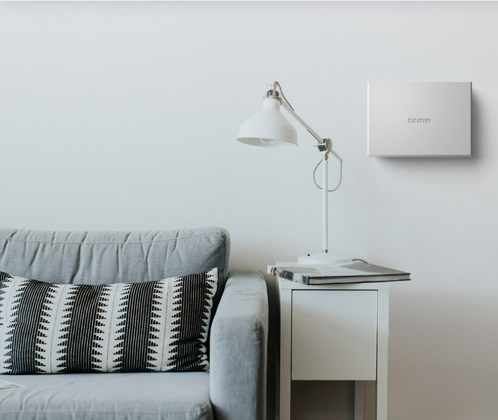 The QHora-301W has efficient space utilization and can be installed anywhere, from server-room racks to walls.