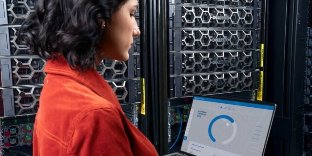 Woman using Dell APEX technology in a data center.