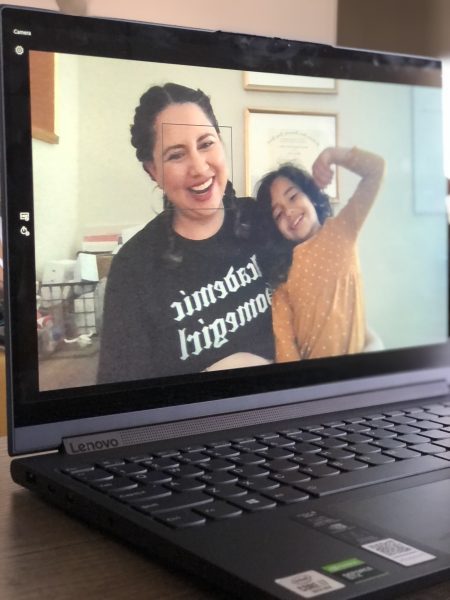 Dr. Maricela and her daughter looking at the screen.