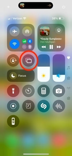 iOS 18 Screen Mirroring Icon