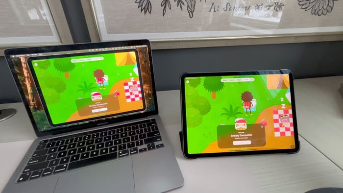 iPad with iPadOS 18 mirroring wirelessly to a Mac running Reflector software