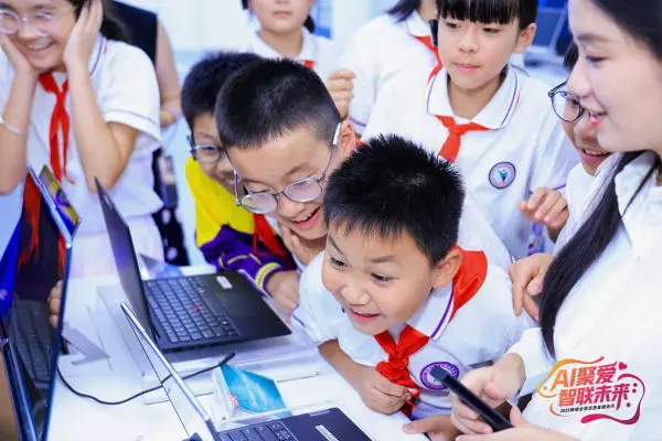 Across multiple cities in China, Lenovo employees joined students for immersive, hands-on learning experiences focused on technology, STEM, and AI
